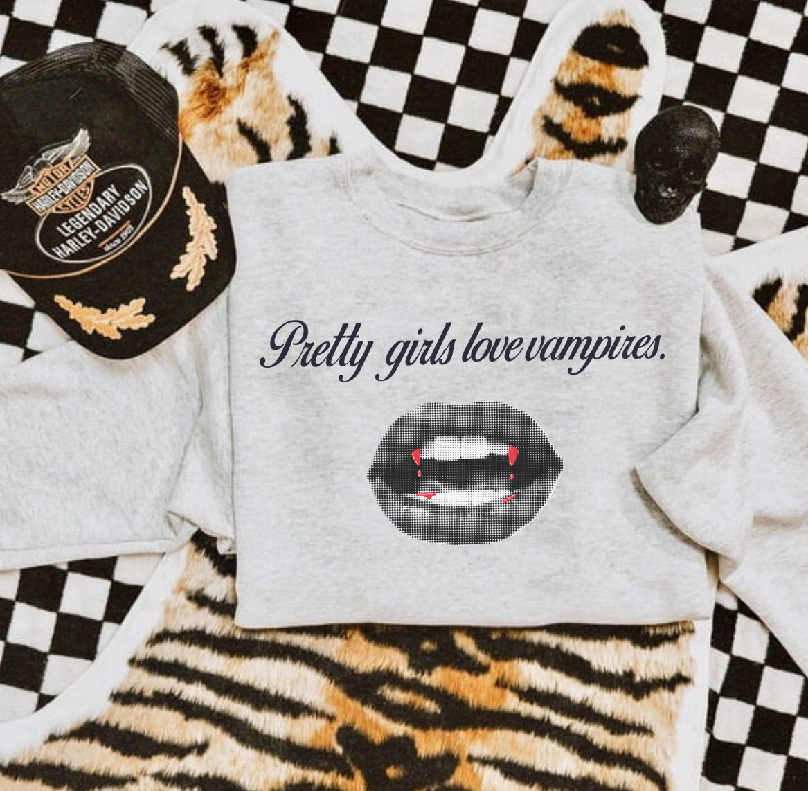 Pretty girls love Crewneck