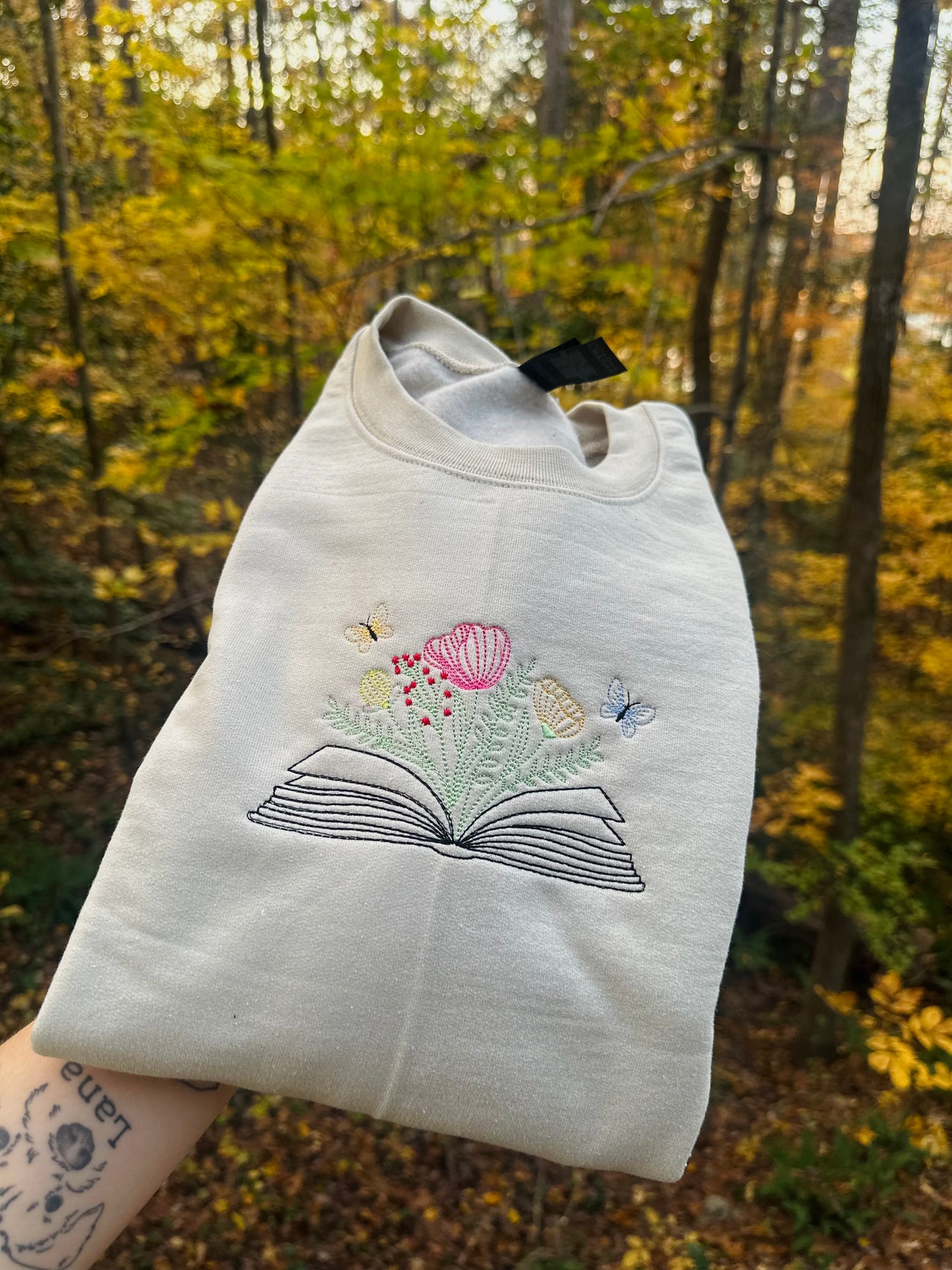 Book floral embroidered unisex crewneck sweatshirt