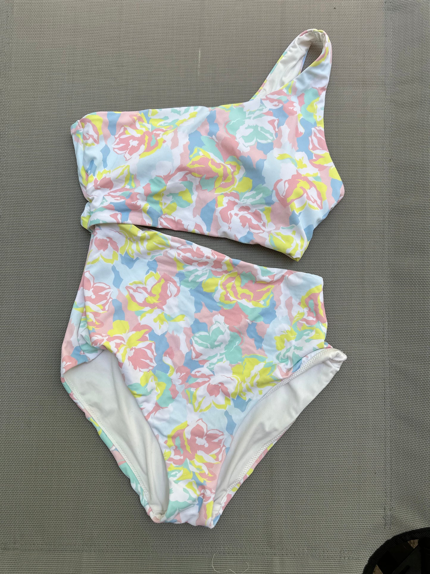 NEW PINK swimsuit size M without tags