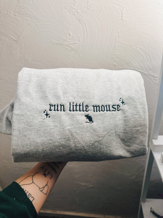 Run little  embroidered crewneck